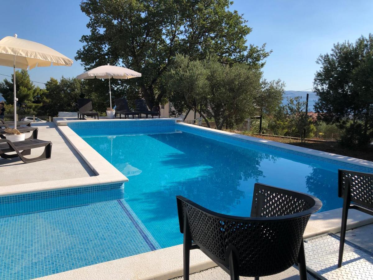 The View Split. Highlight With Roof-Top-Terrace And Pool Kastela Luaran gambar